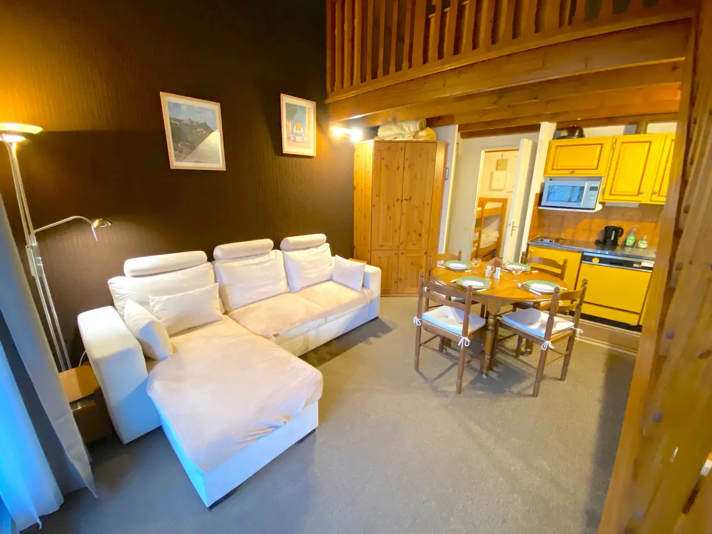 Canapé confortable convertible en lit si besoin